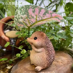 Creative Hedgehog Resin Ornament – Decorative Small Animal Figurine for Garden and Bonsai Layouts