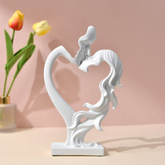 Abstract Kissing Couple Resin Ornament – Modern Minimalist Home & Wedding Decoration