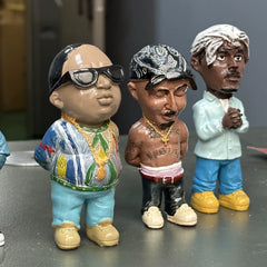 Creative Black Resin Figurine – Decorative Desktop Ornament Character Model