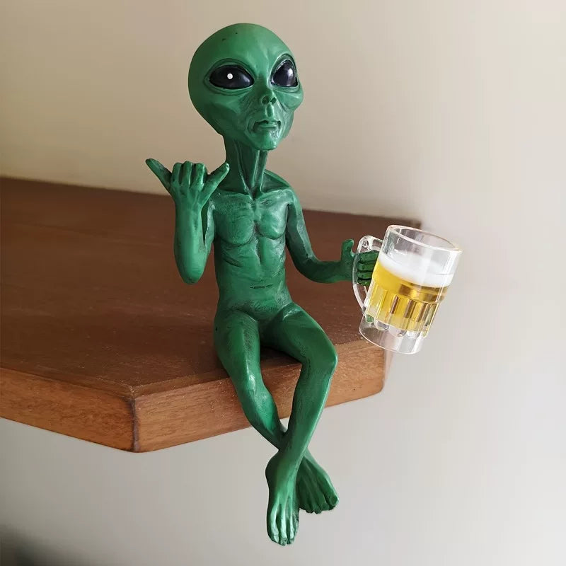 Creative Alien Resin Ornament – Decorative Desktop Figurine for Home and Bar