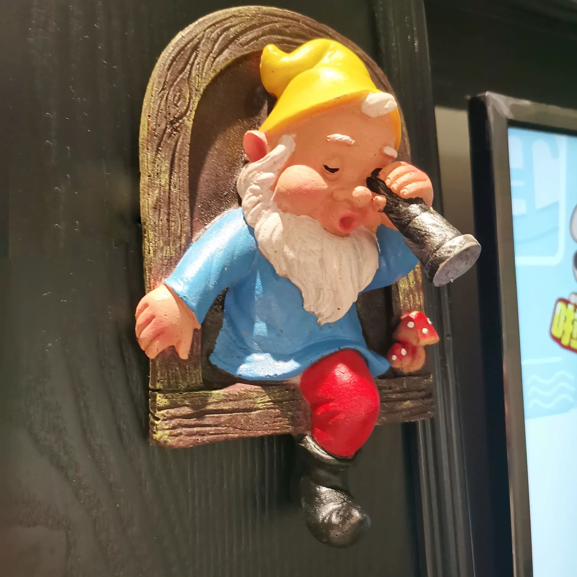 White-Beard Elf Resin Pendant – Decorative Tree Hanging for Garden and Balcony