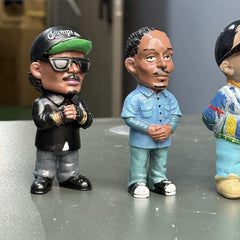 Creative Black Resin Figurine – Decorative Desktop Ornament Character Model