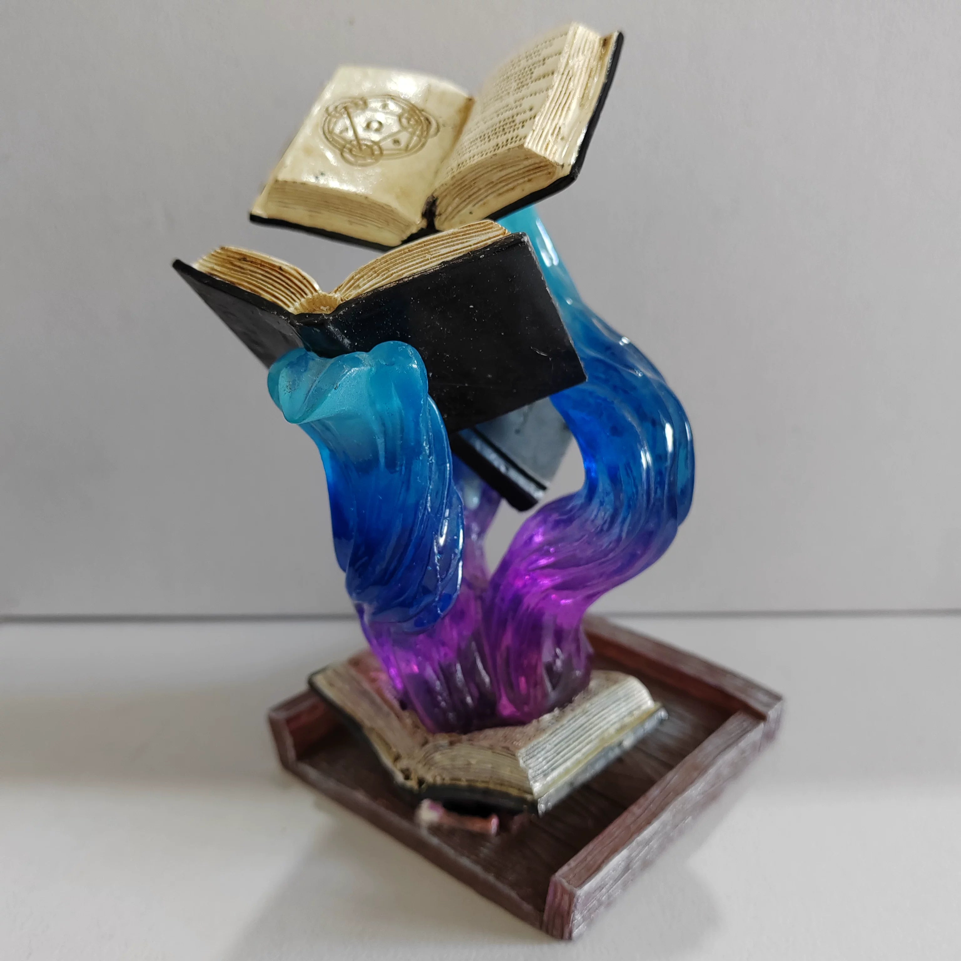 Creative Book-Style Resin Desktop Ornament – Decorative Retro Figurine
