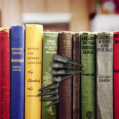 Creative Resin Hand Figurine – Decorative Desktop Bookmark and Bookshelf Ornament